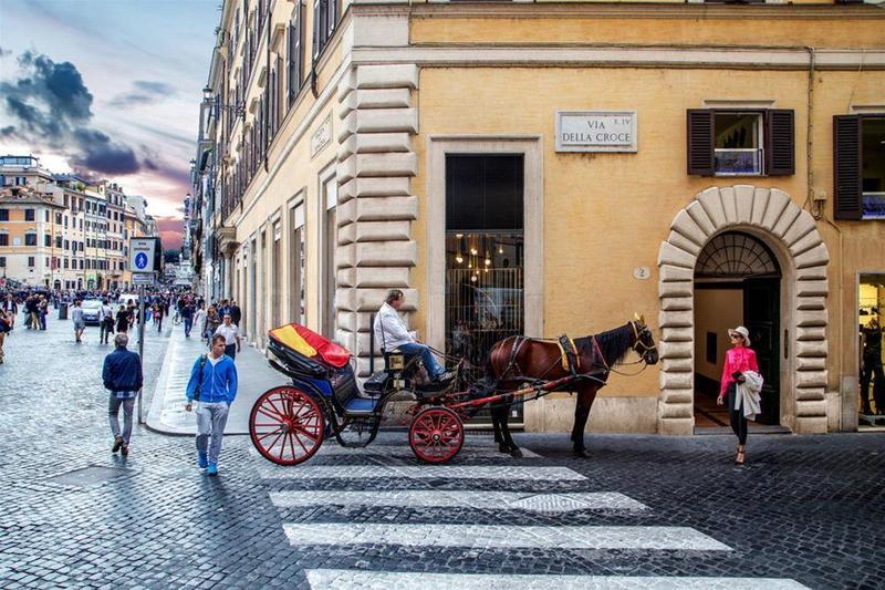 At The Spanish Steps View Рим Екстер'єр фото